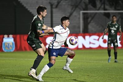 Adam Bareiro llegó a 10 goles en la Liga Argentina.