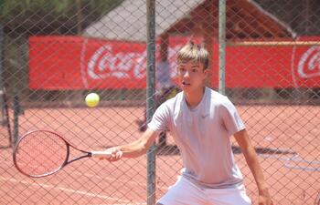 Thiago Drozdowski se impuso con autoridad al brasileño Eric Marton por 6/2 y 6/0, en 16 años.