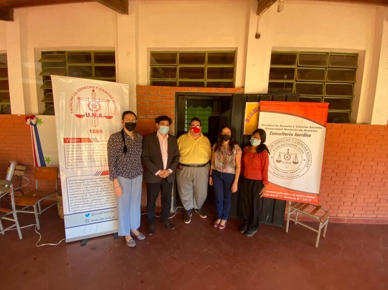 El equipo del Consultorio Jurídico está integrado por abogados que asesoran a las personas en situación de vulnerabilidad.