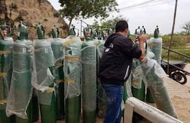 La principal donación impartida por la jueza Clara Ruiz Díaz es la de 24 balones de oxígenos que fueron destinados al Hospital Regional de Fuerte Olimpo, en el Alto Chaco.