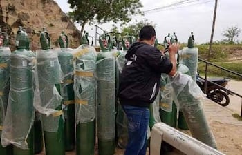 La principal donación impartida por la jueza Clara Ruiz Díaz es la de 24 balones de oxígenos que fueron destinados al Hospital Regional de Fuerte Olimpo, en el Alto Chaco.