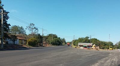 El Ministerio de Obras Públicas y Comunicaciones (MOPC) hace desaparecer una obra instalada en su franja de dominio en Escobar por que estaba obstaculizando la visual de los automovilistas.