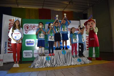 Los niños fueron las estrellas de la competencia de atletismo.