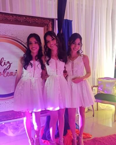 Trillizas idénticas cumplen 15 años y aseguran que viven una vida “caóticamente hermosa”