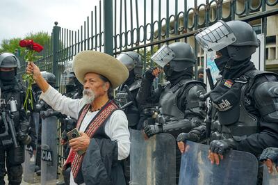 Manifestaciones frente a la Casa de la Cultura, en Quito. (AFP)