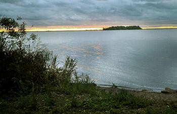 El lago Ypoá está en grave situación ambiental.