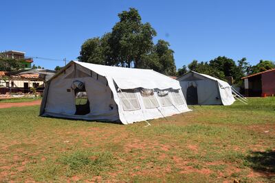 MEC instaló dos carpas para 430 alumnos que en el turno mañana no podrán ser usadas porque gotean