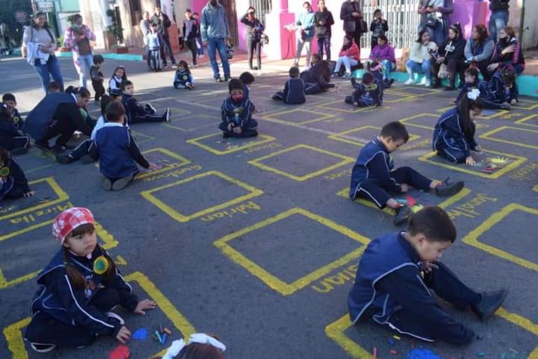 Una edición anterior de la pintata de los alumnos de educación inicial. La actividad se repite hoy desde las 07:30.