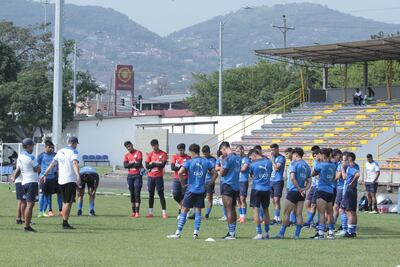 Entrenamiento albirrojo, ayer en el estadio Raúl Miranda del municipio de Yumbo, una ciudad pequeña a las afueras de Cali. @Albirroja