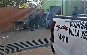 El cuerpo del occiso fue trasladado hasta la morgue del Hospital de Curuguaty por los uniformados.