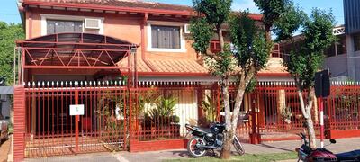 Vivienda en Caazapá donde tres enmascarados perpetraron un millonario asalto. Alipio Benítez Romero (70) dijo que le robaron unos G. 70 millones y a su hija Aida Beatriz Benítez Paiva (30) le sacaron G. 400 millones.