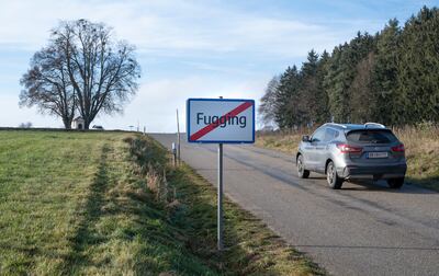 Un cartel indicando el nombre de un pueblo en Austria reza "Fugging". El nombre original es Fucking, pero sus habitantes decidieron rebautilizarlo, hartos de las burlas.