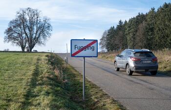 Un cartel indicando el nombre de un pueblo en Austria reza "Fugging". El nombre original es Fucking, pero sus habitantes decidieron rebautilizarlo, hartos de las burlas.