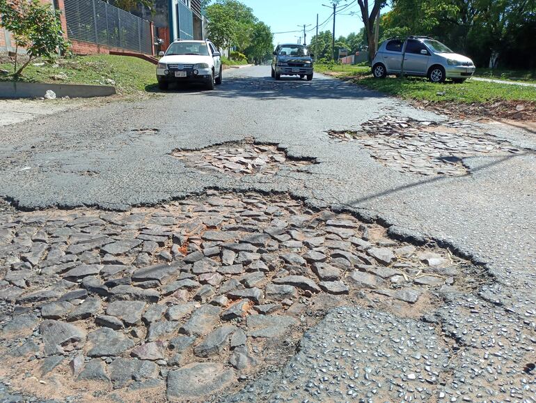 La avenida Pai Américo Ferreira de San Antonio parece un campo bombardeado.