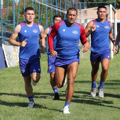 El marcador central Paulo Da Silva (centro), de 43 años, aportará su jerarquía a la División Intermedia, jugando en filas del Independiente de Campo Grande.
