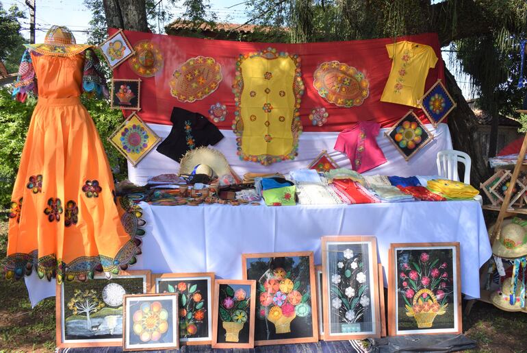 Una variedad de productos artesanales, agrícolas, de la gastronomía paraguaya y otros artículos se podrá adquirir de la feria.