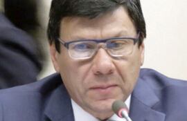 El diputado Walter Harms (ANR-HC) quiere beneficiar a las empresas de larga distancia afectadas por la crisis.