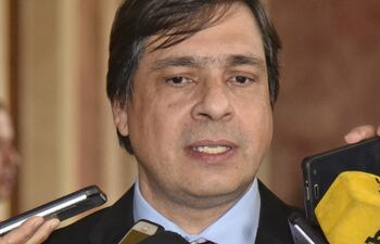 Vicente Bataglia, nuevo titular del IPS, fue parte del Consejo de Administración que aprobaba las compras.