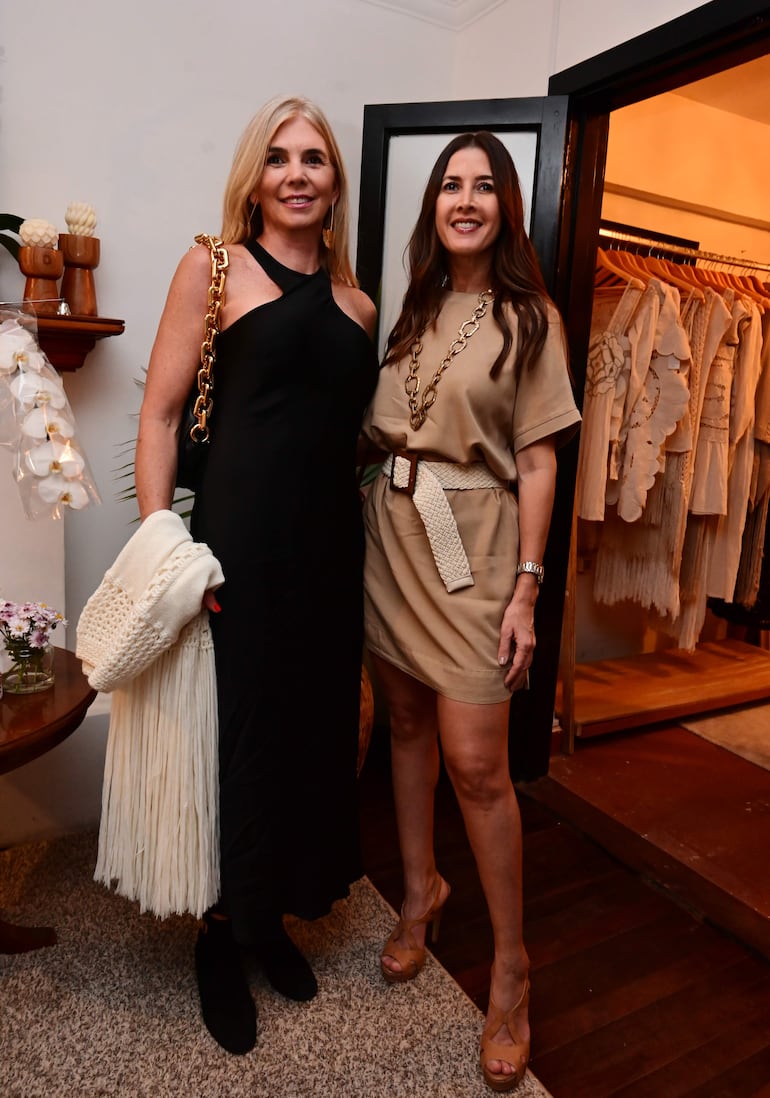 Diana Domínguez y Lourdes Matta.