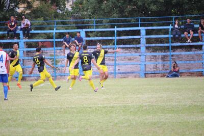 Brazos abiertos de Néstor Bareiro (38 años) festejando el gol del triunfo. (Foto: APF)