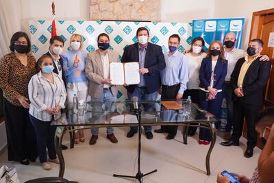 Eduardo Nakayama y Patrick Kemper con candidatos a concejales de Hagamos.