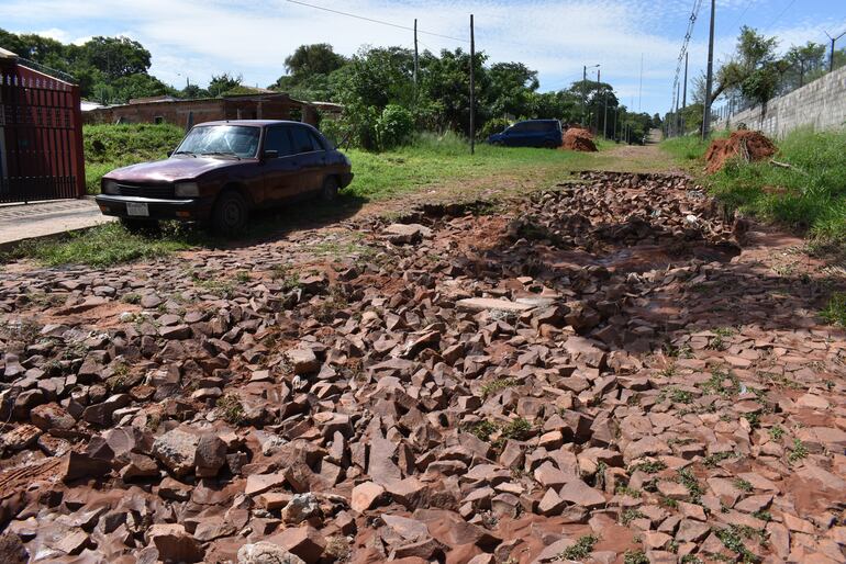 La calle Río Tembe´y del barrio Picada de la ciudad de Villa Elisa, en pésimas condiciones tras las últimas lluvias.