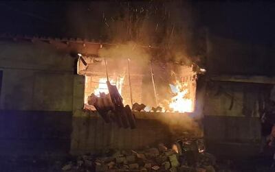 El incendio destruyó por completo la cantina ubicada en el predio del Colegio Nacional Soldad Paraguayo, en el barrio Don Bosco de Ciudad del Este.