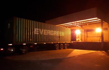 Conteiner decomisado por Aduanas-optimized.jpg