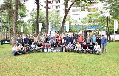 BMW Motorrad organiza periódicamente talleres de seguridad y primeros auxilios para los motociclistas.