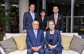 Mario, Patricia, Marcelo, Naoyuki y Keiko Toyotoshi, una familia dedicada al trabajo con 52 años de labor en Paraguay.