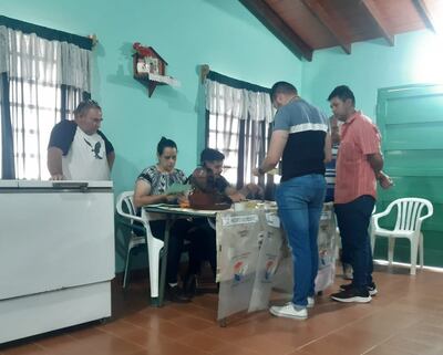 Momento de la votación en la reciente asamblea general de la Liga Caraguatay de Deportes.