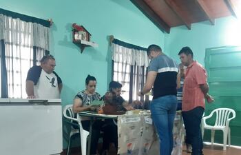 Momento de la votación en la reciente asamblea general de la Liga Caraguatay de Deportes.