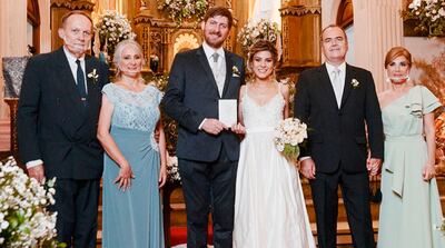 Fueron los padrinos Ernesto Koopmann Schrempp y Eliana González Alsina de Koopmann; Enrico Madonna Bellino y Carmen María Gianninoto de Madonna.