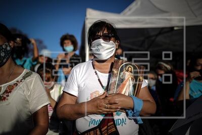 Religiosos y movimientos Provida se movilizaron también frente al Congreso argentino en rechazo del aborto, que ya cuenta con media sanción de la Cámara de Diputados.