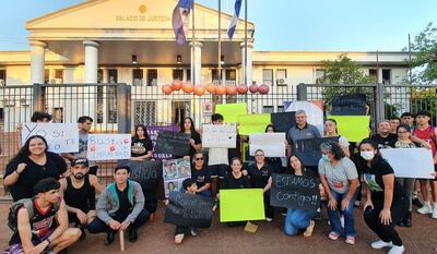 Una de las manifestaciones fue frente al Palacio de Justicia del Área 2 de Ciudad del Este.
