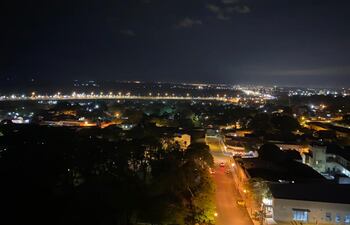 Unos 22.281 metros cuadrados de total oscuridad es lo que caracteriza a la Plaza Uruguaya durante todas las noches desde hace más de un año.