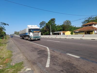 Los bloques que dividen la ruta PY02 siguen causando graves accidentes.