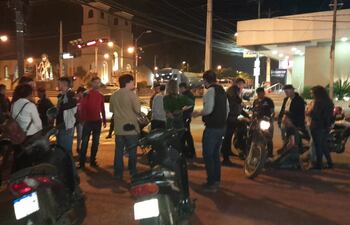 Colocan luces gratis a motocicletas en Coronel Oviedo