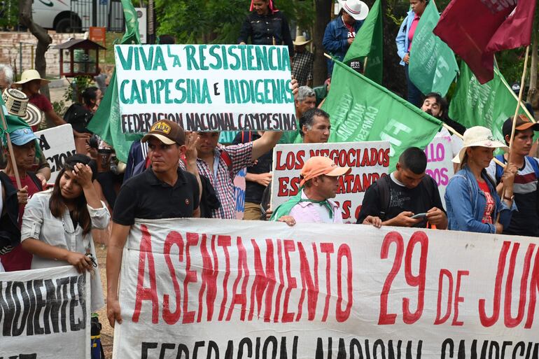 Organizaciones sociales de distintos puntos del país se reúnen en Asunción en el Día Internacional de los Derechos Humanos.
