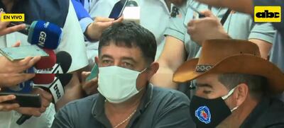 Representantes de camioneros tras el anuncio del nuevo cuarto intermedio.