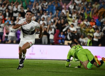 Brian Montenegro celebrando el gol del título.
