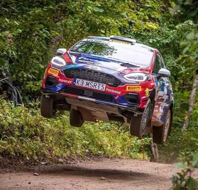 Tremendo el salto del Ford Fiesta EcoBoost pilotado por Fabrizio Zaldívar y Fernando Mussano, en el Rally de Estonia.