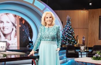 Espléndida. Mirtha Legrand, en diciembre pasado. Ahora, invita a todos a ver La Casa del Dragón.
