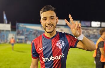Iván Leguizamón, 20 años, hizo doblete para San Lorenzo.