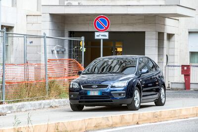 El Papa Francisco en un automóvil al salir del hospital Gemelli, donde el 4 de julio fue sometido a una cirugía de colon programada.