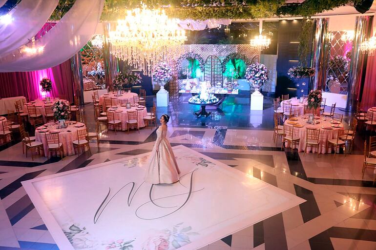 Una delicada ambientación a cargo de María Mercedes Castillo de Aranda y Andrea Jazmín Aranda de Von Schmeling.