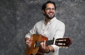 El cantautor Nino Rodríguez se presenta este viernes 29 con "Canto, luego río!".