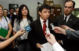 el-presidente-del-colegio-de-abogados-del-paraguay-oscar-paciello-expresa-la-postura-del-gremio-con-relacion-a-la-huelga-que-actualmente-esta-en-cua-234026000000-480736.jpg