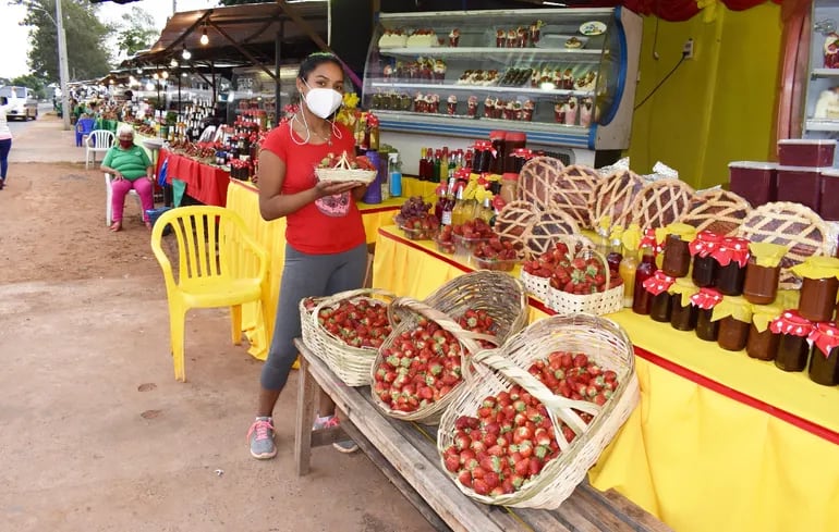 Frutillas frescas y sus productos derivados son comercializados en  Estanzuela y Patiño.