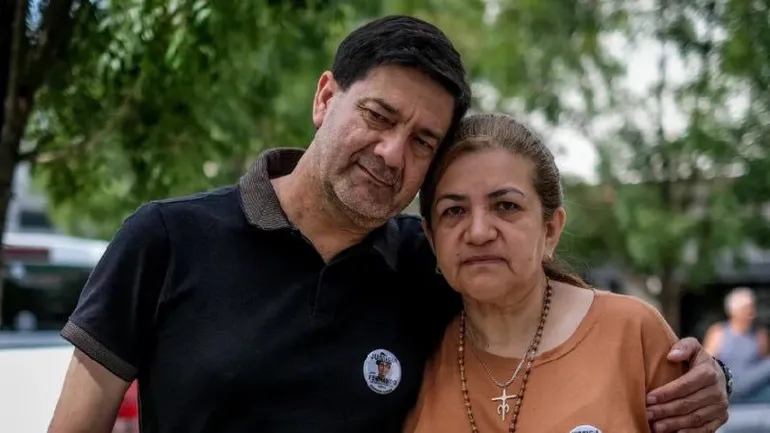 Los padres del asesinado Fernando Báez Sosa, Silvino Báez y Graciela Sosa. (Imagen extraída de Twitter)